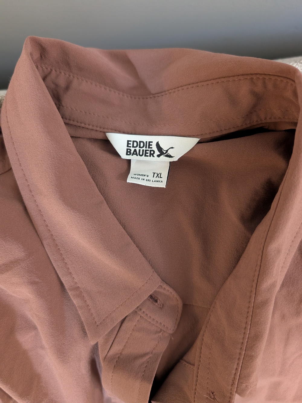 Eddie Bauer Women's Button-Up Blouse in Dusty Rose - Picture 2 of 2